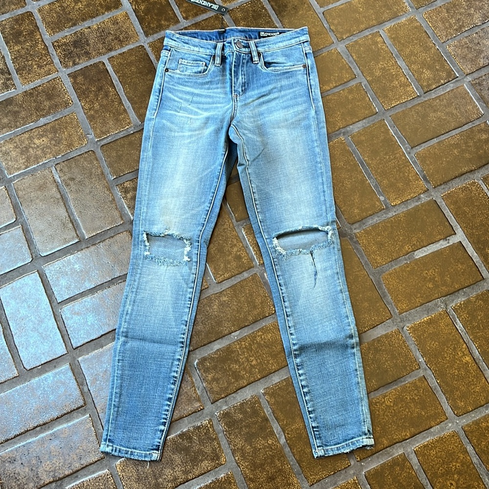 NWT Blank NYC The Bond Midrise Distressed Skinny Jean in Delaytionship